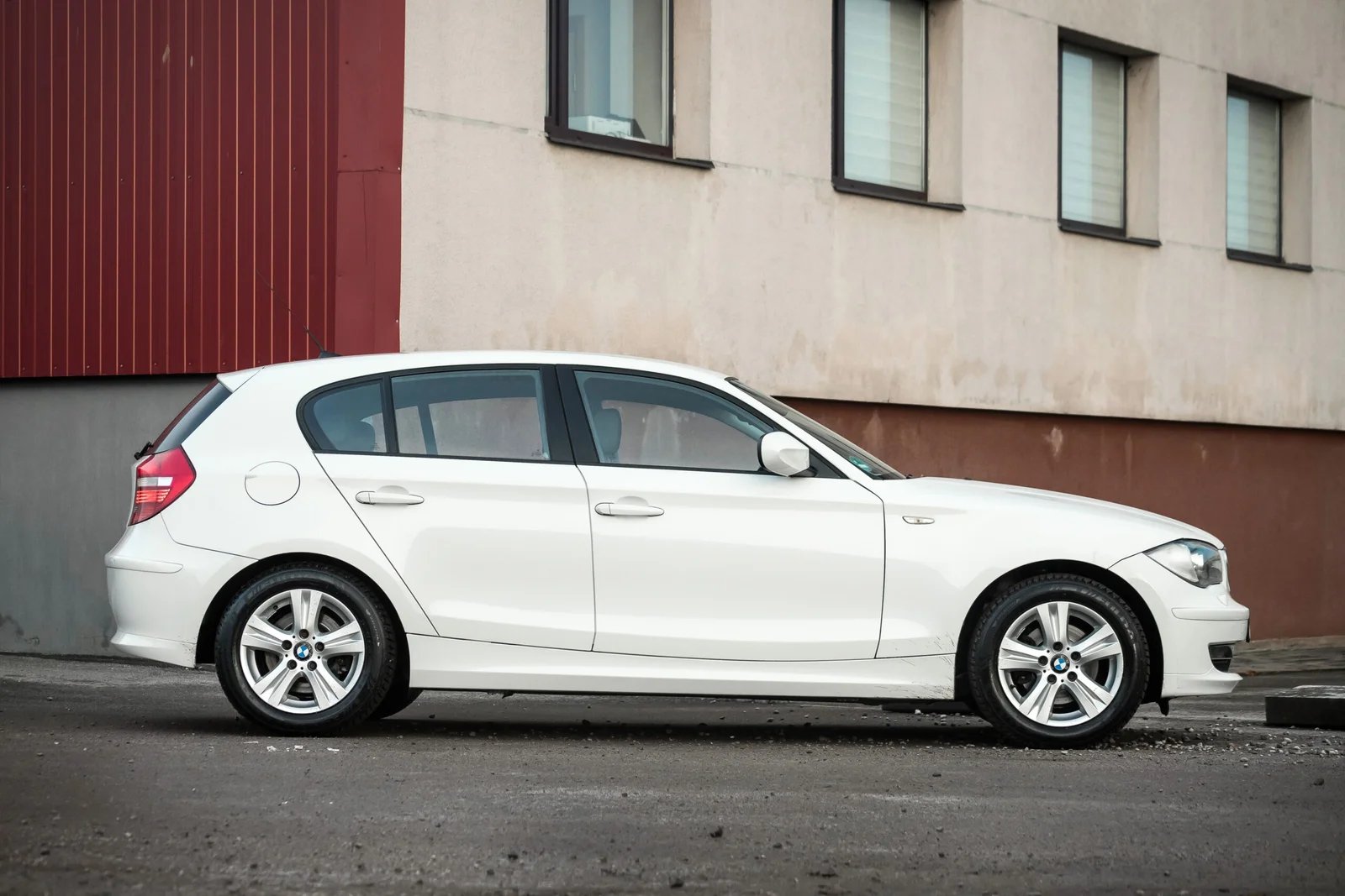 BMW 118D 2.0D 105KW ALPINEWEISS AUTOAMTS