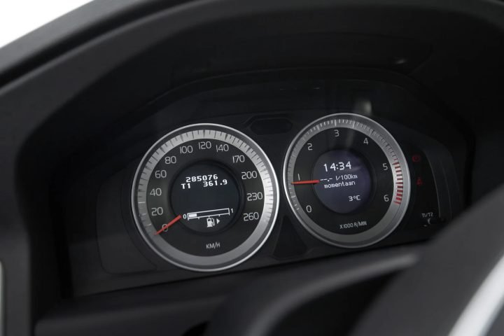 VOLVO V70 MOMENTUM 1.6D 85KW FULL OPTIONS