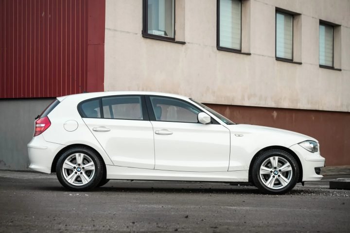 BMW 118D 2.0D 105KW ALPINEWEISS AUTOAMTS