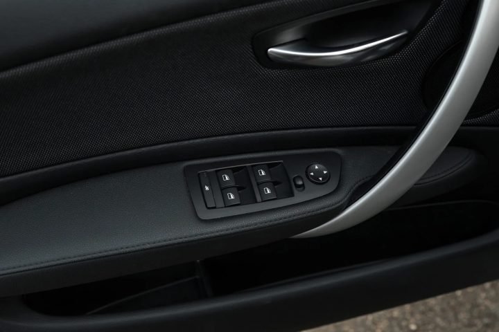 BMW 118D 2.0D 105KW ALPINEWEISS AUTOAMTS