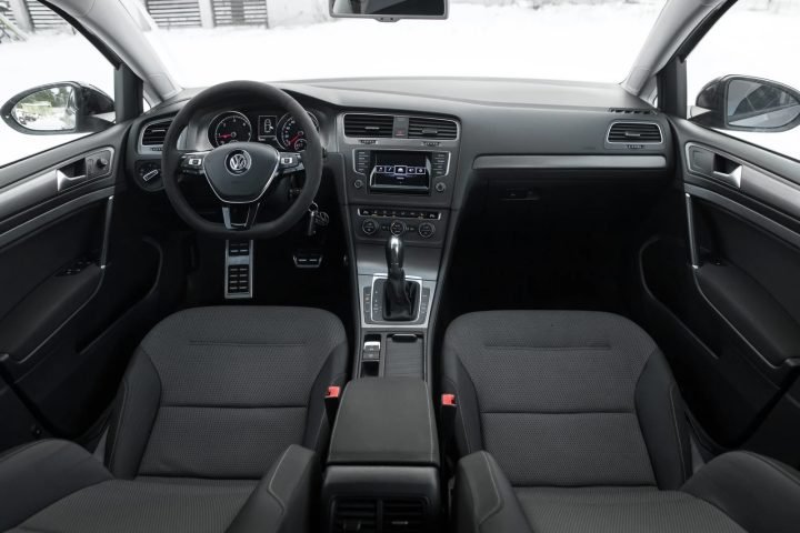 VW GOLF 7 SPORT 1.6D AUTOMATS