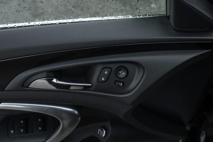 OPEL INSIGNIA OPC LINE 2.0D 143KW 4×4