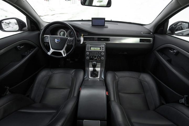 VOLVO V70 MOMENTUM 1.6D 85KW FULL OPTIONS